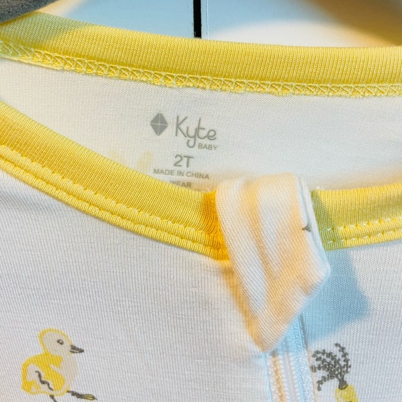 NWT Kyte Baby Zip Romper 2T Easter / Limited Edition Hop 🐥🐰 - Picture 3 of 3